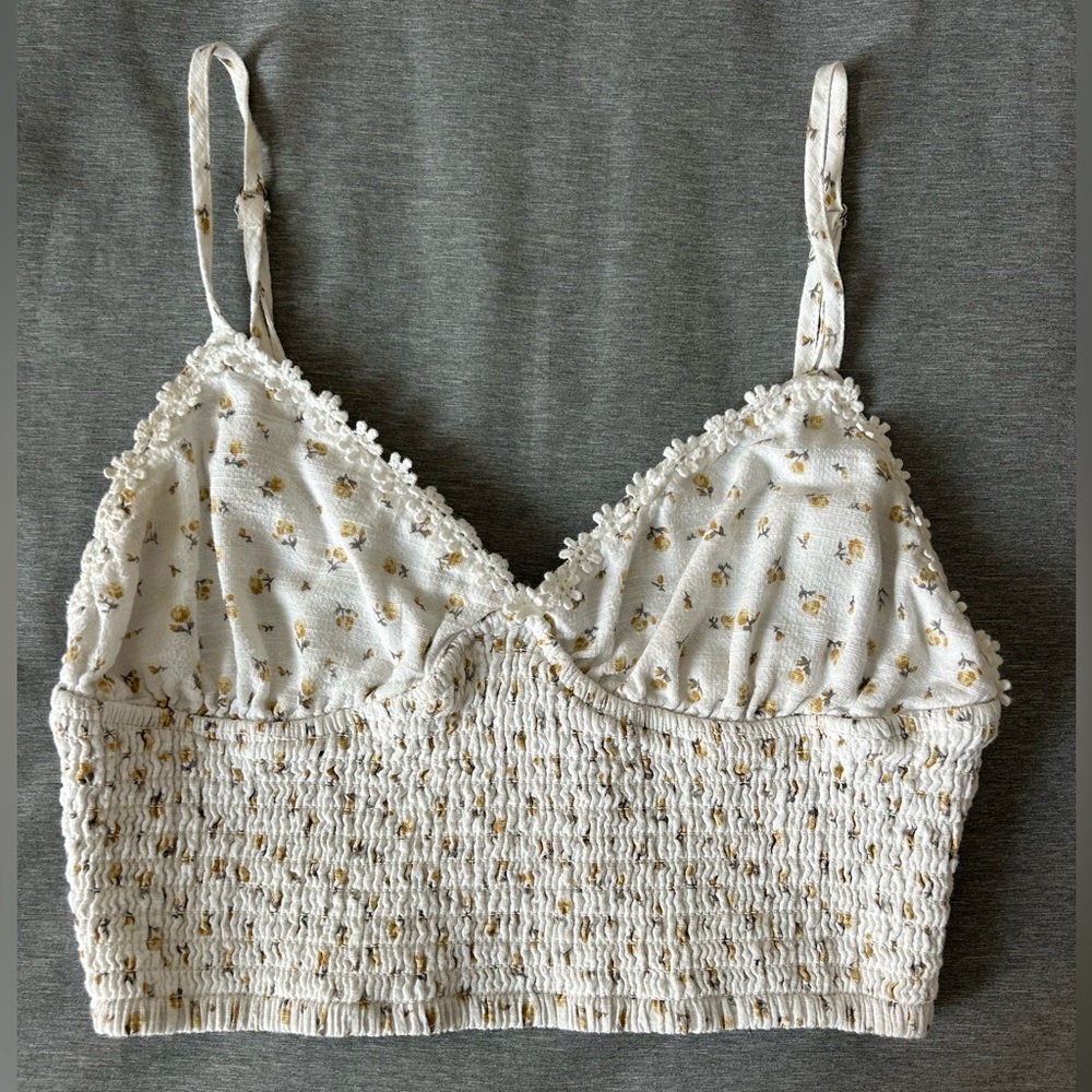 Sky and Sparrow White Floral Crop Top